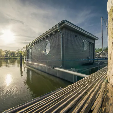 Ботель Lieblingsplatz - Schwimmende Luxsuite Elbe-Parey