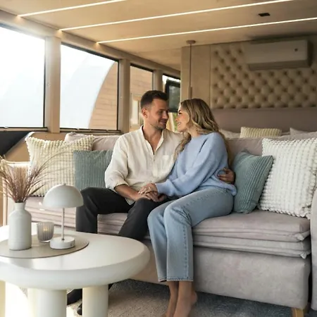 Lieblingsplatz - Schwimmende Luxsuite ספינת מלון