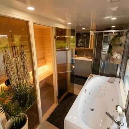 ספינת מלון Lieblingsplatz - Schwimmende Luxsuite