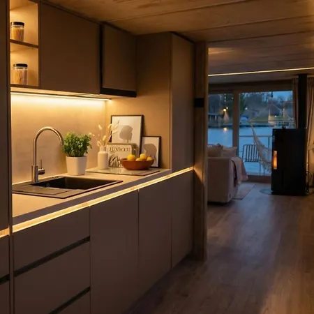 Lieblingsplatz - Schwimmende Luxsuite ספינת מלון *