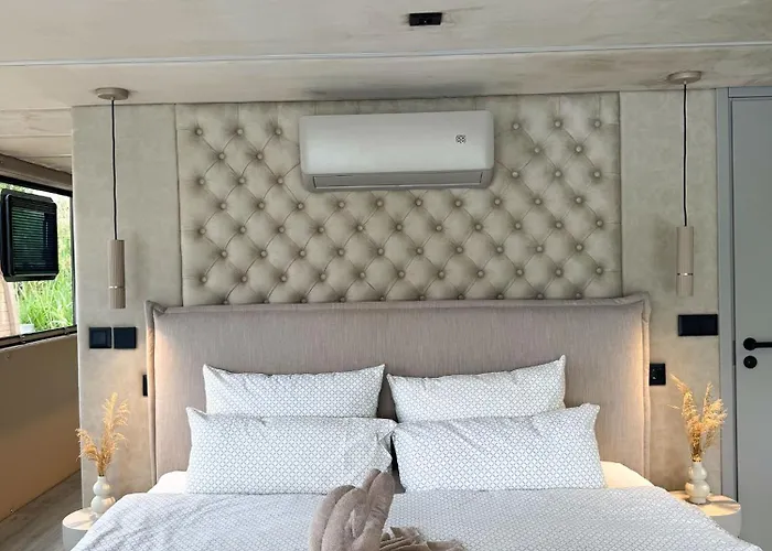 Lieblingsplatz - Schwimmende Luxsuite